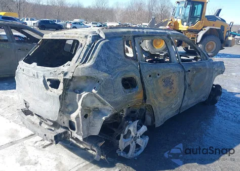 2019 Jeep Compass Latitude 4X4 z USA, uszkodzony, nr VIN 3C4NJDBB3KT760907